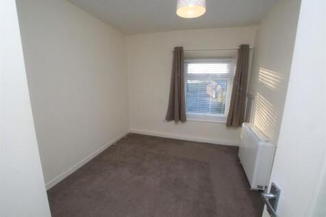  **WELL PRESENTED** Flat at The Villa, Old Road, Mottram, SK14 6LG photo 5