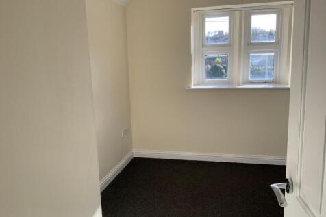 Bedroom 2/Study