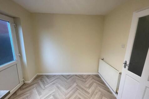 Cherry Tree Drive, Malvern, Worcestershire, WR14 photo 3