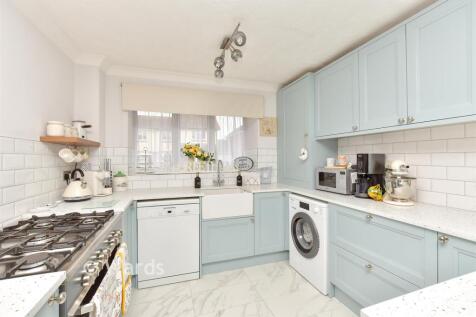Kitchen/ Dining Area