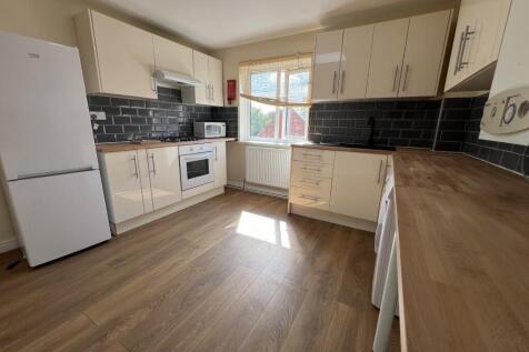 Bright, modern kitchen with generous worktop sp...