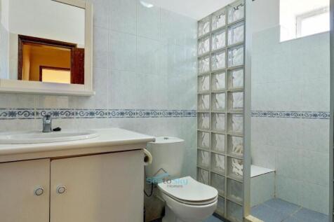 family bathroom next to kitchen