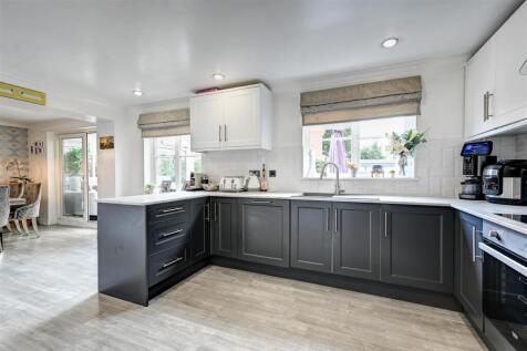 Kitchen area 1.jpg