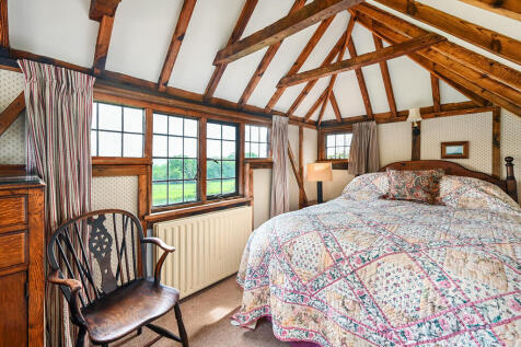 THE COTTAGE - HOG...