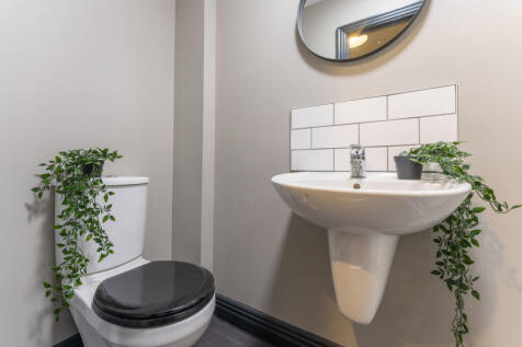 The Hosiery Factory Flat J Bathroom 4