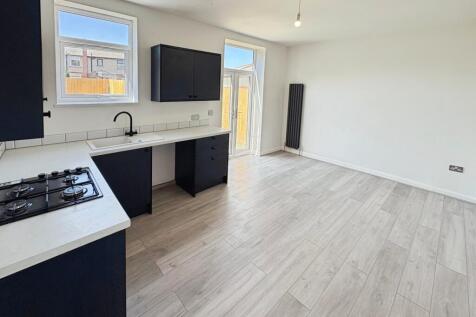 Rowlands Avenue, Huddersfield, West Yorkshire, HD5 photo 3