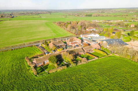 Icknield Way Farm Cottages, Tring Road, Dunstable