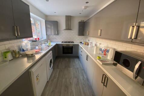 6-bed house on Teversal Avenue, Nottingham, £4,290/mo