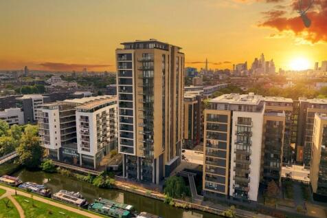 London, E2 - property photo
