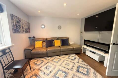 Florence Close, HARLOW photo 4