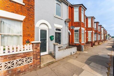 2-bed terraced on Northgate Street, Great Yarmouth, NR30, £850/mo