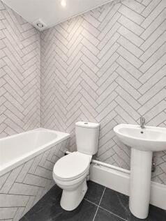 06 Bathroom.jpg