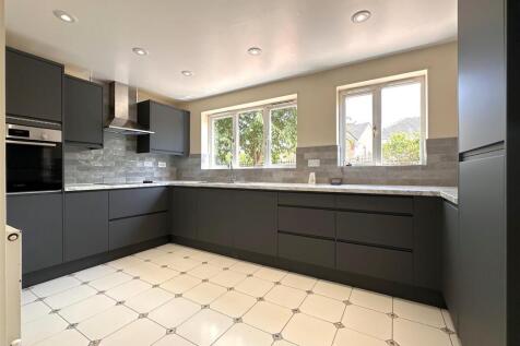 Modern Kitchen 600