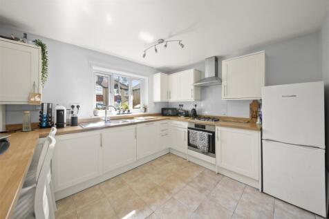 Uxbridge, UB8 - property photo