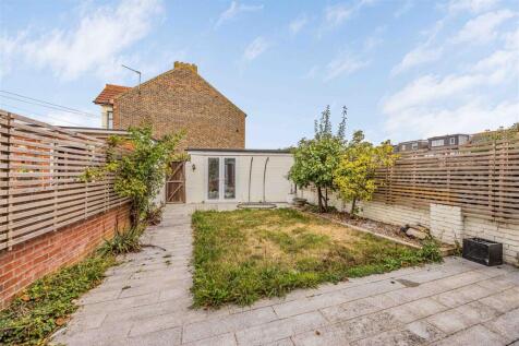 125 Kirby Road, Copnor-Small-PorticoMarketing-Sold
