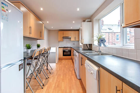 5-bed flat on 131 Helmsley Road, Sandyford, £2,990/mo