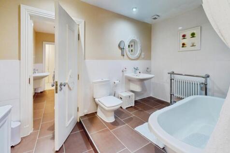 176cbf22-The-Library-Bathroom 201.jpg