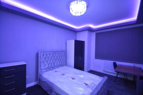 Well-presented bedroom with a stylish upholster...