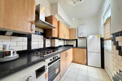 2 bed flat to rent St Clair's Road, London CR0