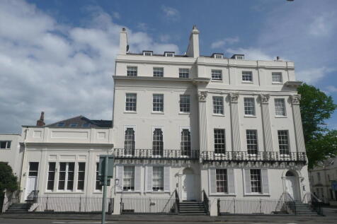 2-bed flat on 6 The Town House, Leamington Spa, £2,300/mo