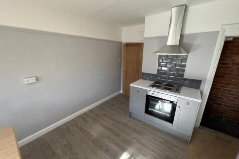 3-bed house on Westfield Drive, Loughborough, £2,015/mo