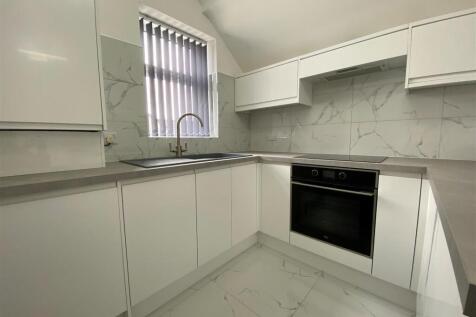 1, 35 Holton Road - kitchen 2.jpg