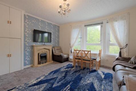Living Room / Dining