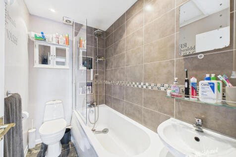 CAM03218G0-PR0732-STILL002