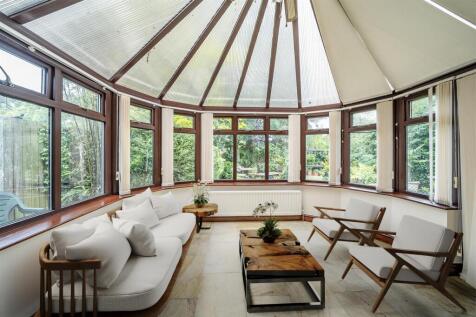 27 Spring Lane, Flore