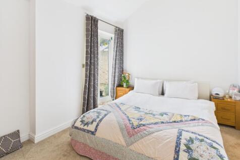 CAM02519G0-PR0233-STILL004