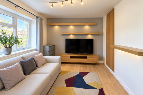 Minimalist Living Room with Geometric Rug (1).png