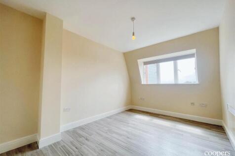 Master Bedroom (4).jpg