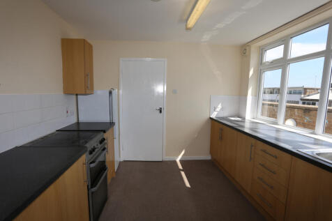 Crockhamwell Road, Woodley, Reading, Berkshire, RG5 photo 4
