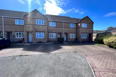 3 Oakleigh Court front 2.jpg