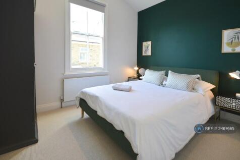 Kingsize Bed In End Bedroom Downstairs