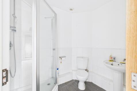 CAM03729G0-PR0070-STILL010