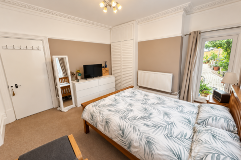 Cargate Hill, ALDERSHOT, GU11 3AA photo 3