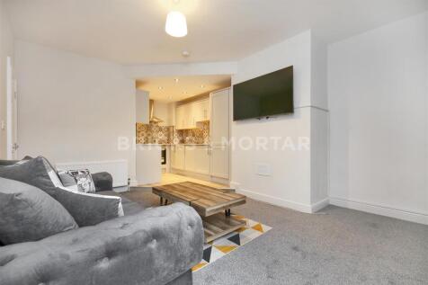 3-bed flat on (£155pppw) Glenthorn Road, Jesmond, Newcastle Upon Tyne, £2,015/mo