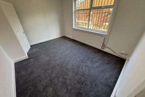 Longcauseway Farnworth Bolton Lancashire photo 4