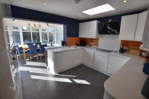 KITCHEN / DINER