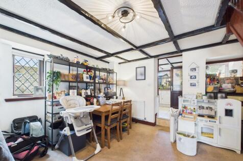 Lounge / Dining R...