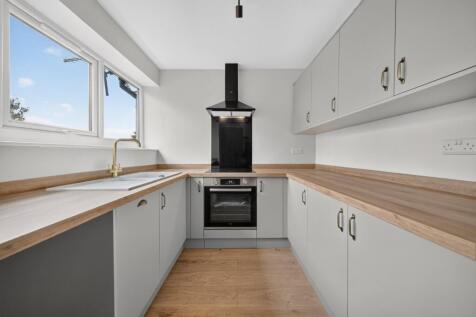 Brookfield Court, Leeds, West Yorkshire, LS13 photo 4