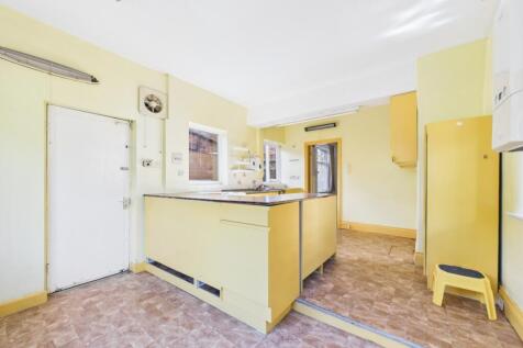 CAM02386G0-PR0142-STILL020