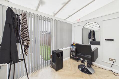 CAM05192G0-PR0220-STILL006