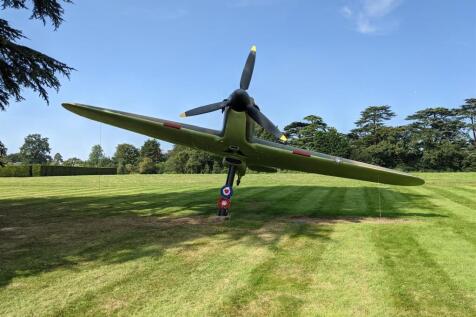 Stanmore Bentley Priory Spitfire.jpg