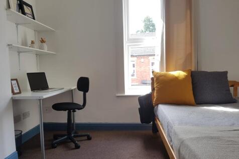 40 Vernon Street - Bed.jpeg