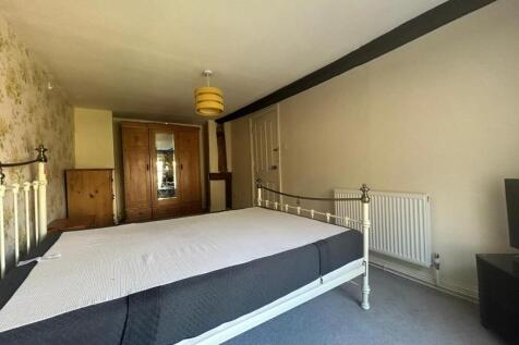 Bedroom..jpg