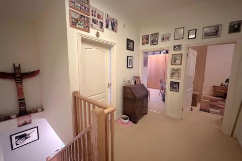 Open Plan Family Room/Dining Room