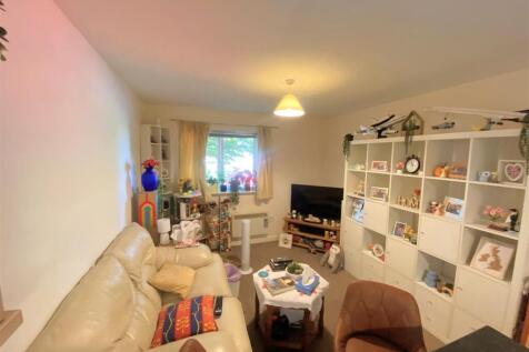 7 Saskia - Living Room 1.jpg