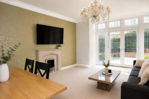 LOUNGE/DINING ROOM